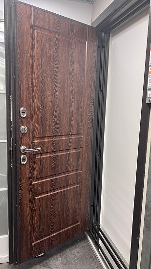 Входная дверь  