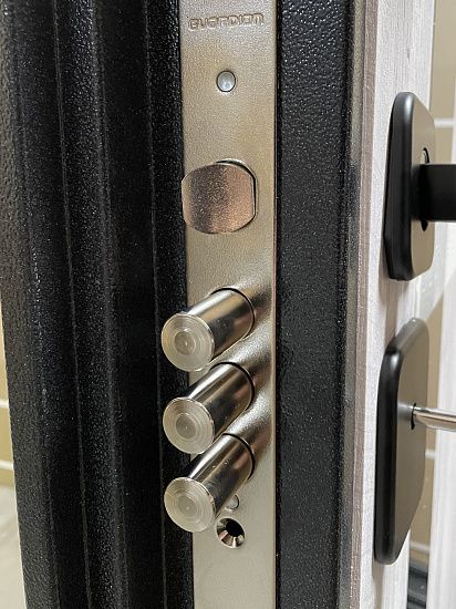 Входная дверь  