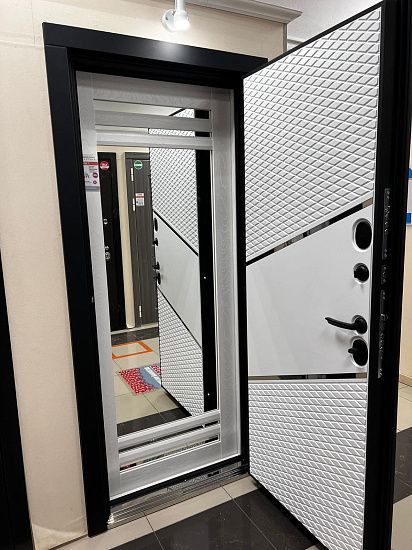 Входная дверь  